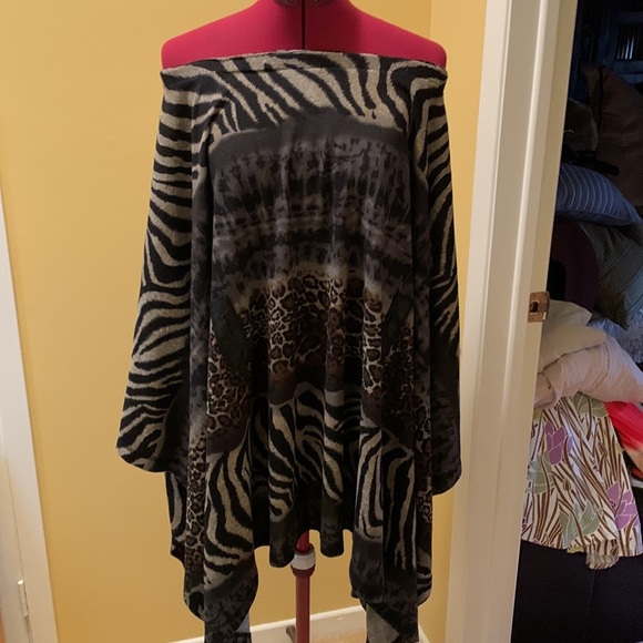 Marallis Collection top/skirt in animal print - Picture 11 of 11